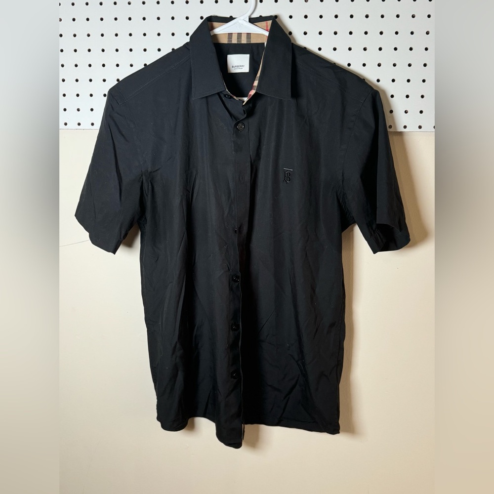 Men’s Authentic Size Large Burberry Logo Embroidered Short Sleeve Shirt.